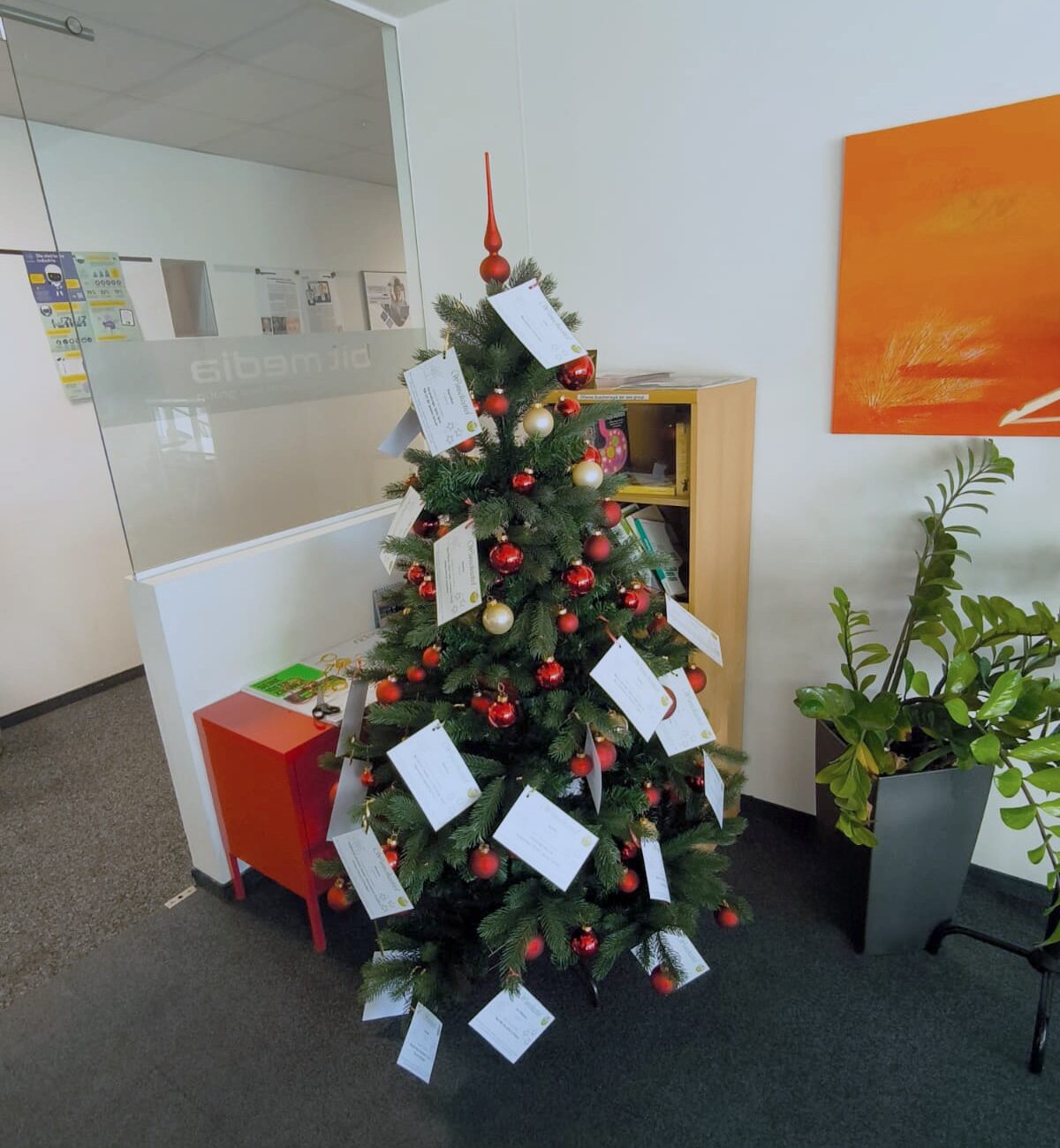 Wunsch-Weihnachtsbaum 2025 der eee group Wunsch-Weihnachtsbaum 2025 der eee group